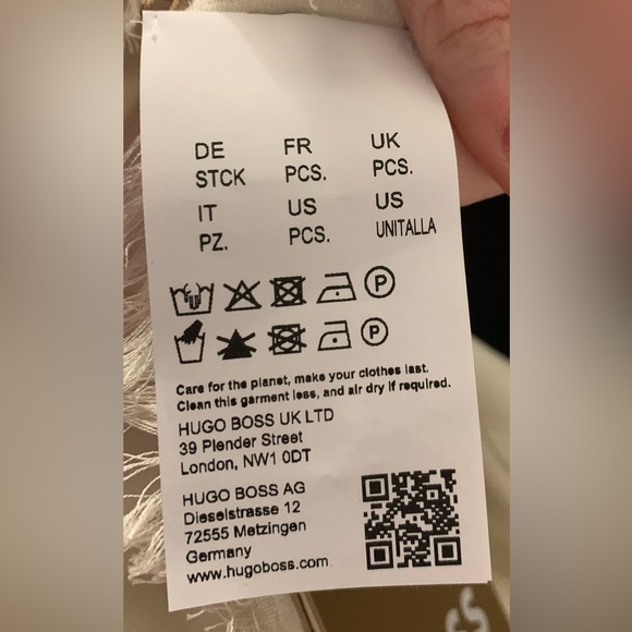 NWT: SQUARE SCARF IN MODAL AND WOOL WITH SIGNATURE JACQUARD - Picture 10 of 10